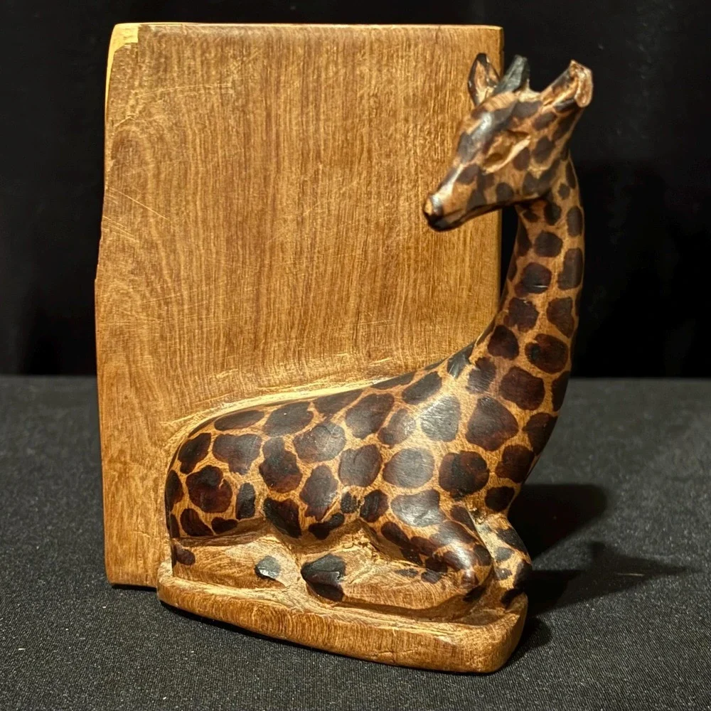 Wooden Giraffe Bookends: Hand-Carved Animal Shelf Decor